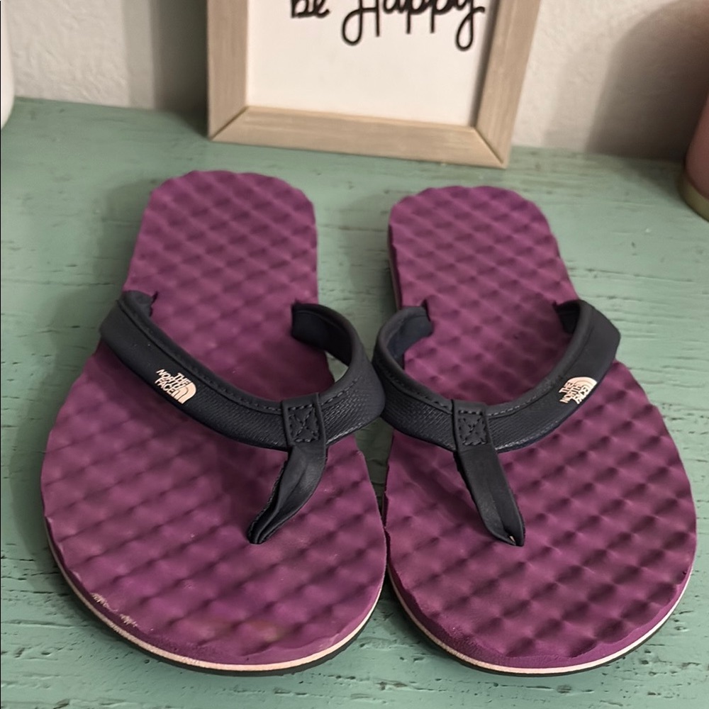 The North Face Purple and Black Sandals with Quilted Footbed SZ 8 box 117